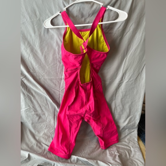 Hot pink Speedo tech suit size 32 - Picture 2 of 4